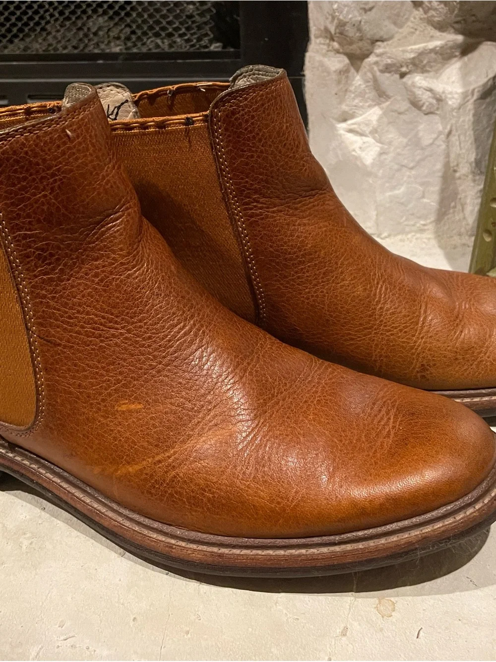 Ugg- Women’s cognac Leather ankle Boots - Classic Slip-On Chelsea Style